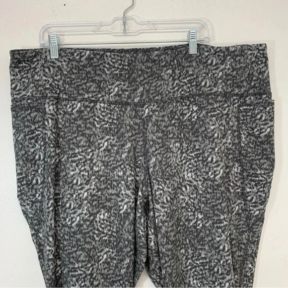 Livi Lane Bryant Pants Activewear   26/28 Pull On Crop  Stretch Pockets  Soft - Picture 2 of 14